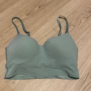 Pink Victorias Secret XS wireless lightly lined bra - never worn!